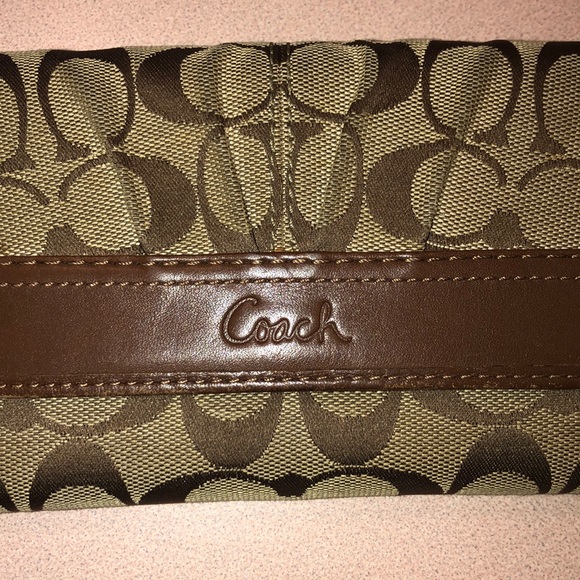 Coach brown signature logo leather wallet/clutch - Picture 2 of 6